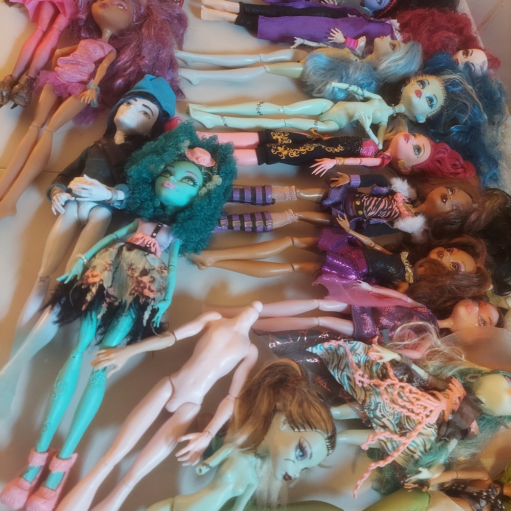 Huge Lot Monster High Dolls